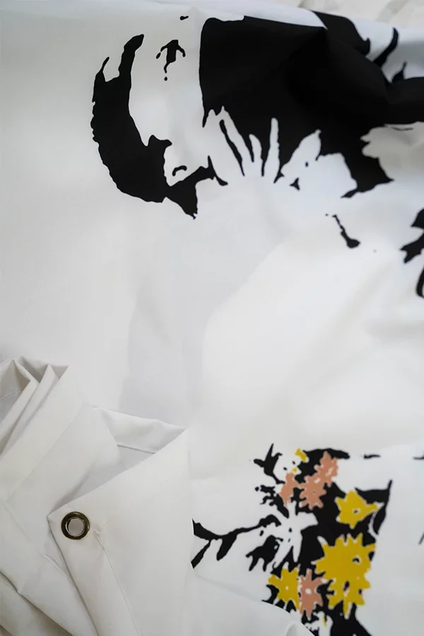 Banksy: Flower Thrower Tapestry - Image 3